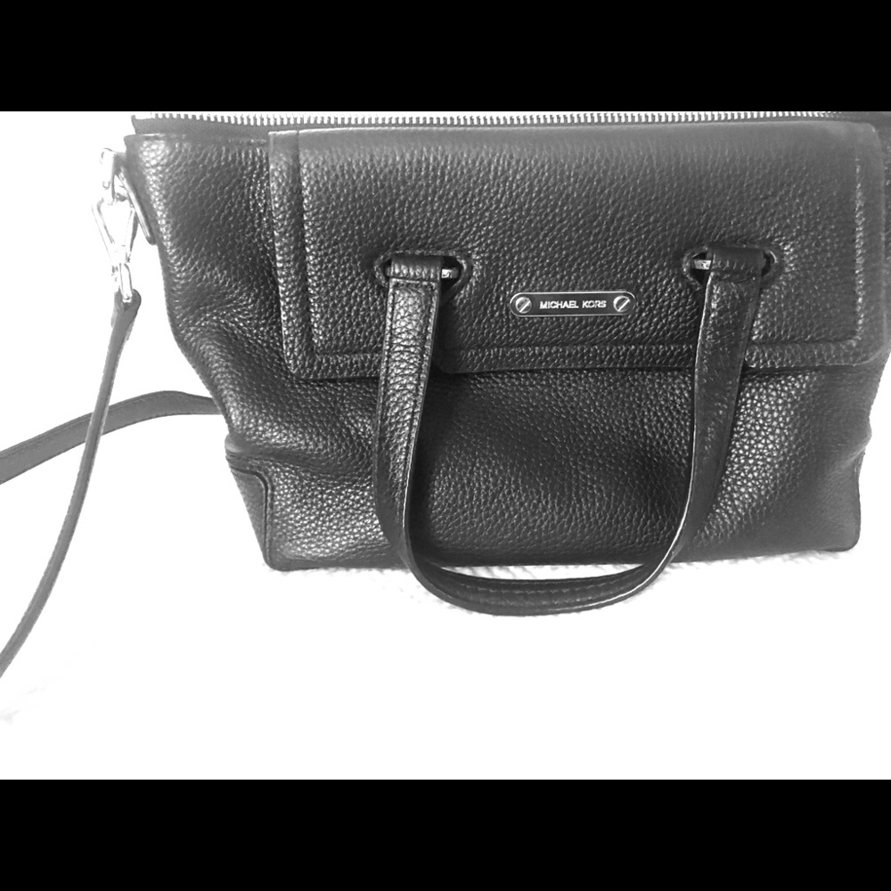 Super cute michael kors small tote!